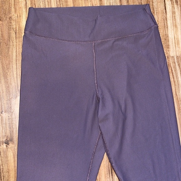 Old navy women’s large Leggings Extra High-Waisted PowerSoft Ribbed Flare purple - Picture 2 of 8